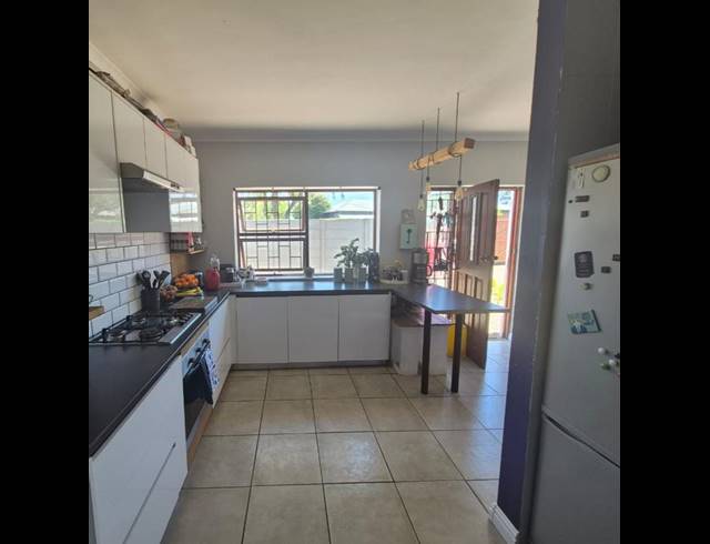 3 BEDROOM HOUSE FOR SALE IN GEORGE SOUTH